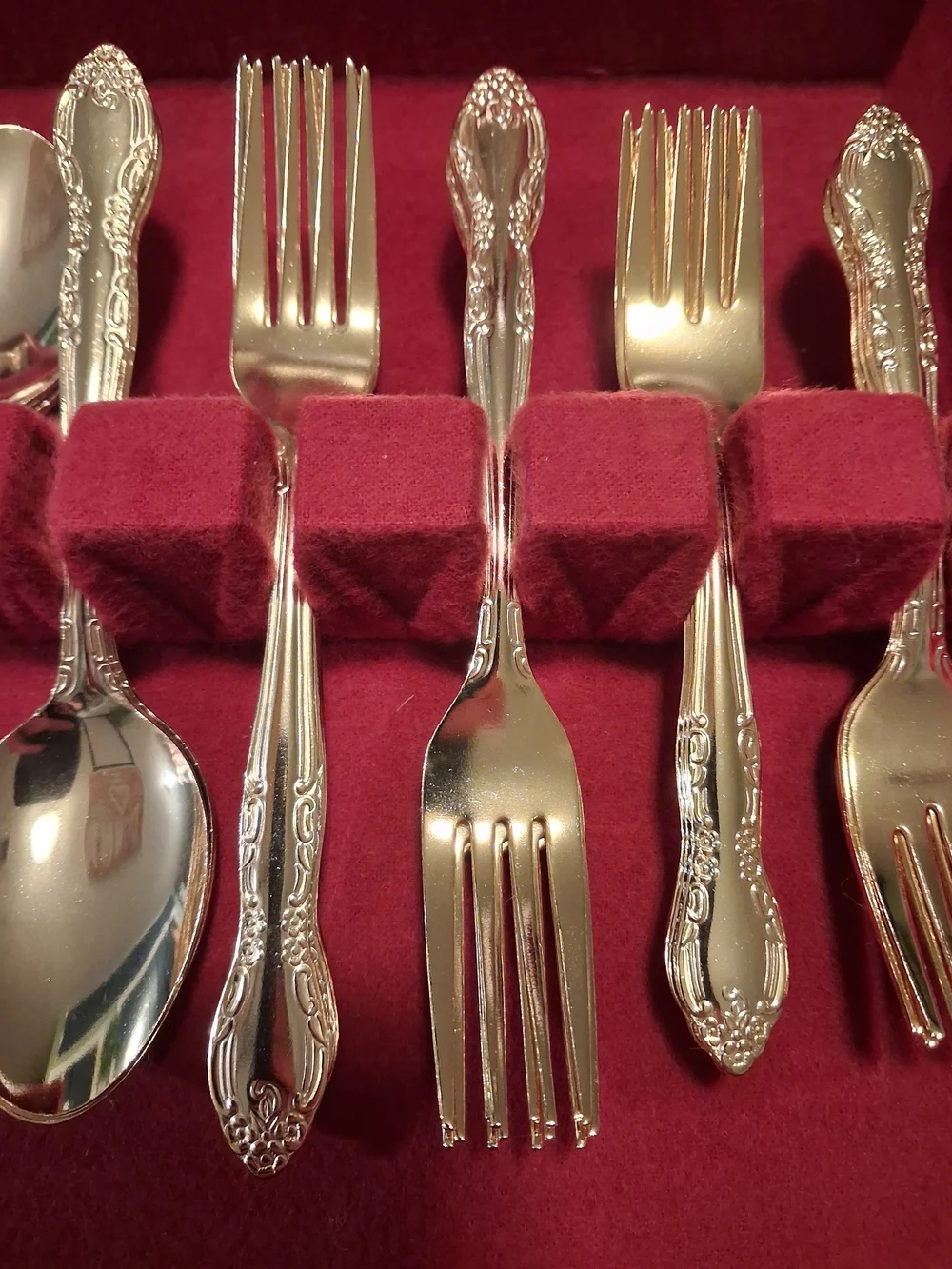 VTG Prescott Forge 45-Piece Gold Flatware Set with Storage Case